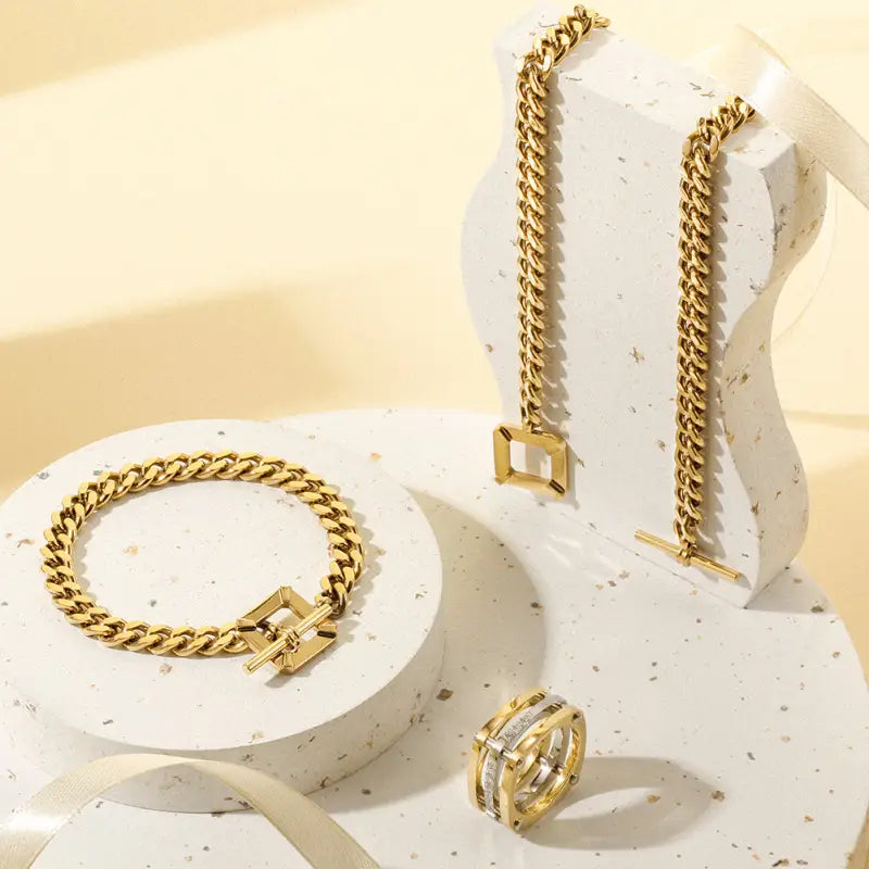 Curb Chain Toggle Necklace - 18K Gold Plated - Jewelry