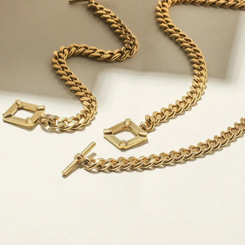 Curb Chain Toggle Necklace - 18K Gold Plated - Jewelry