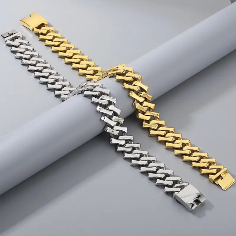 Her Golden Fortress Chain Necklace 32mm - Jewelry