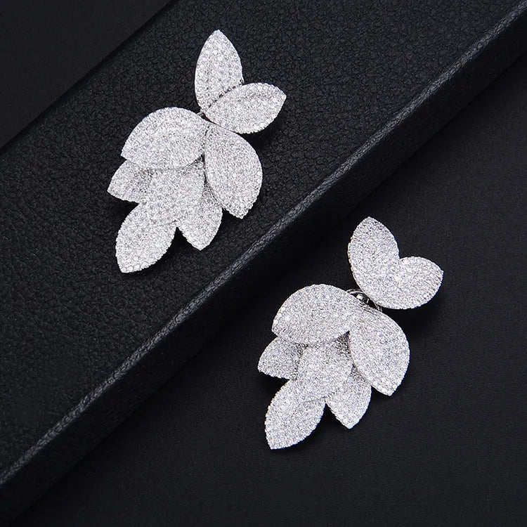 Blooming Grace Bridal Jewelry - Silver Clover / resizable