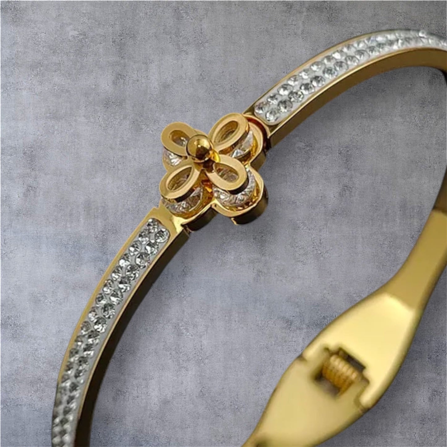 Divine Clover Bangle - Jewelry