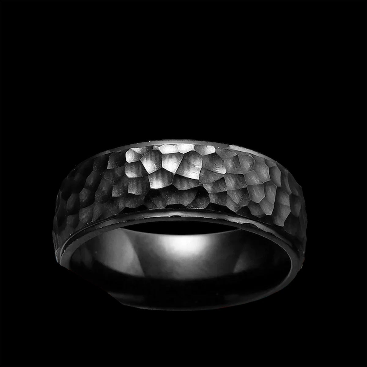 Hammered Titan Stainless Steel Ring 8mm - Black / 7 - Jewelry