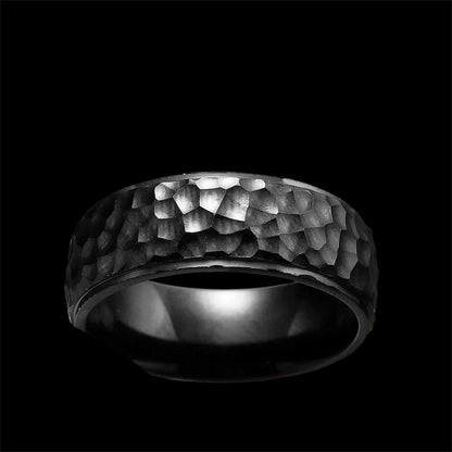 Hammered Titan Stainless Steel Ring 8mm - Black / 7 - Jewelry