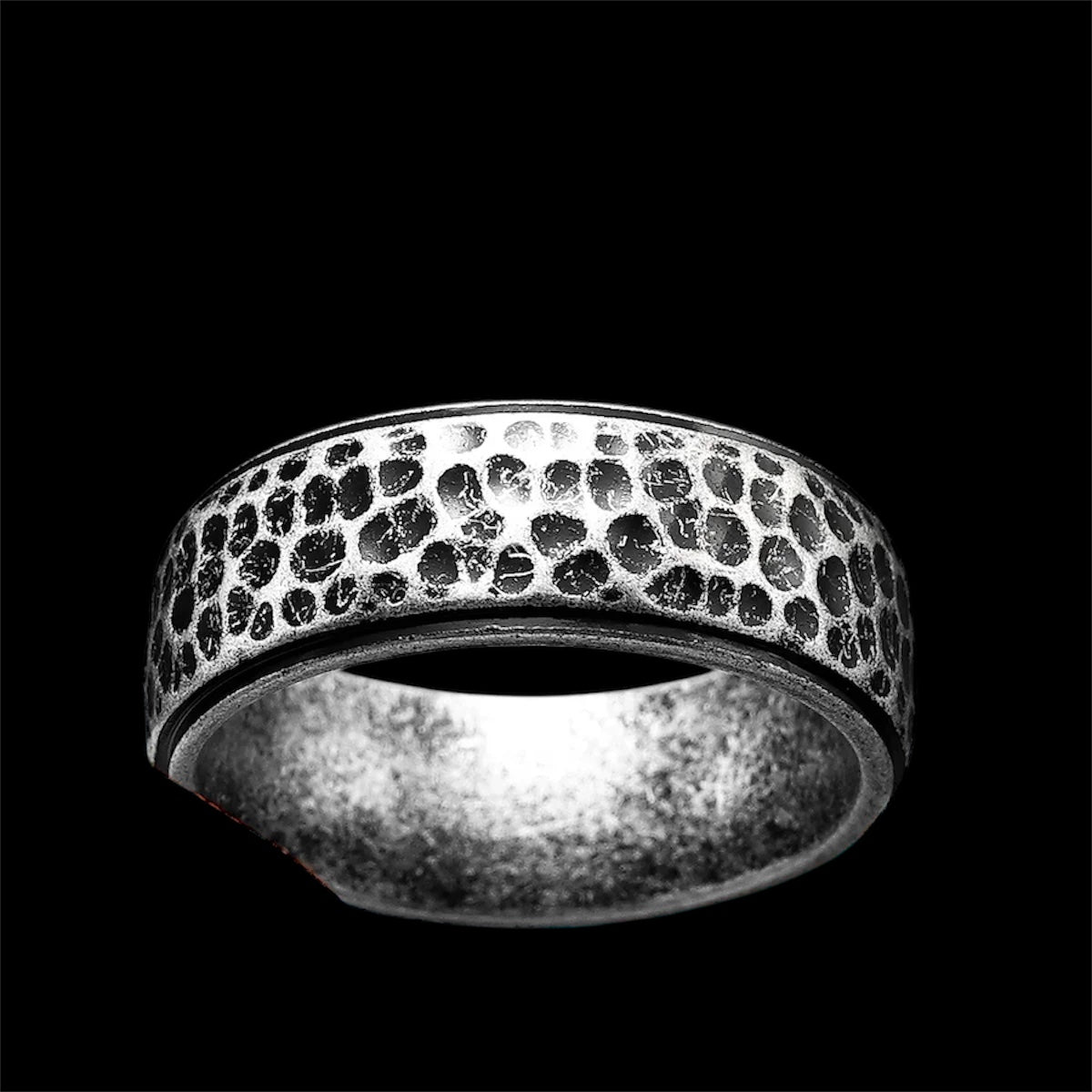 Hammered Titan Stainless Steel Ring 8mm - Retro Silver / 7 - Jewelry