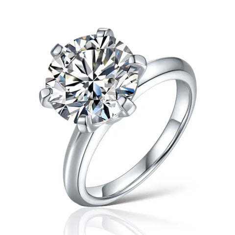 Hannah Classic Solitaire Moissanite Ring