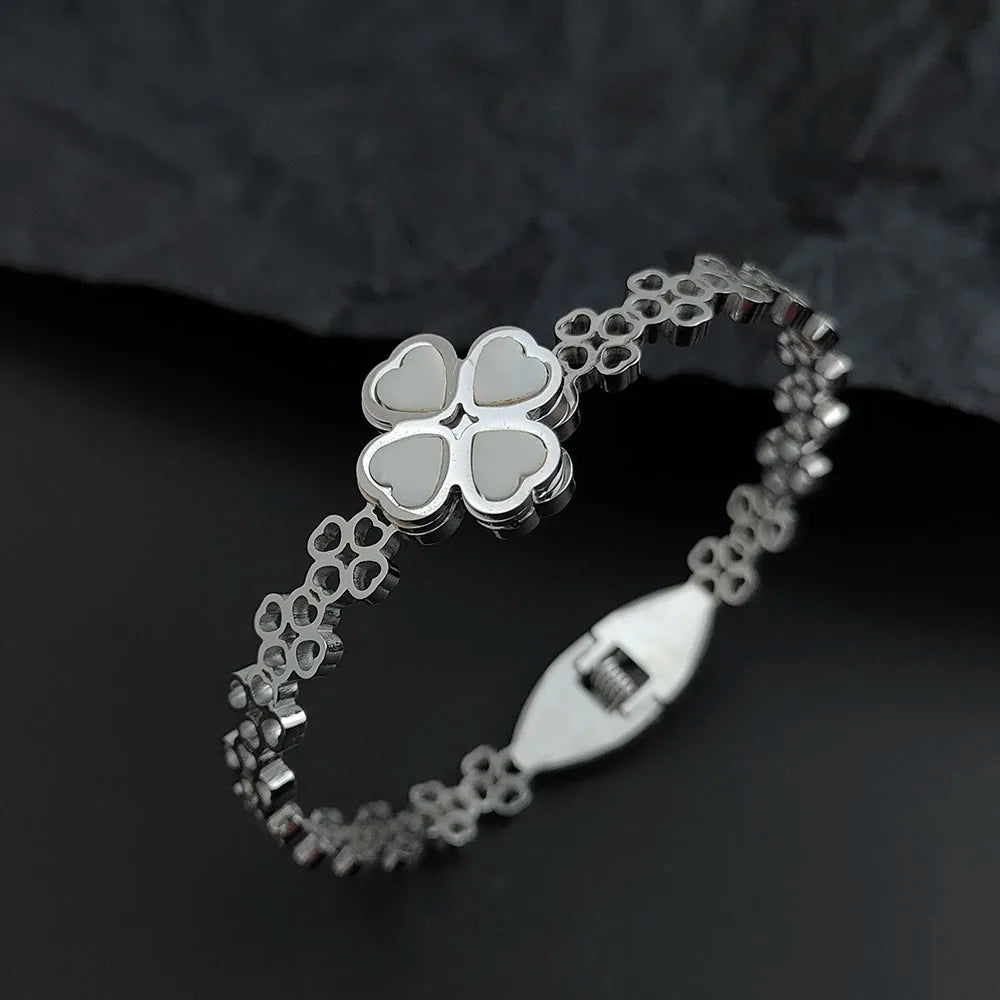 New four-leaf clover white shell hollow stainless steel gold-plated bracelet high-quality waterproof silver for girls