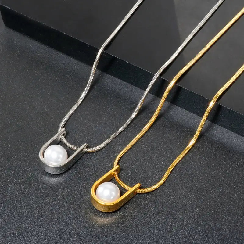 Minimalist Pearl Pendant Necklace